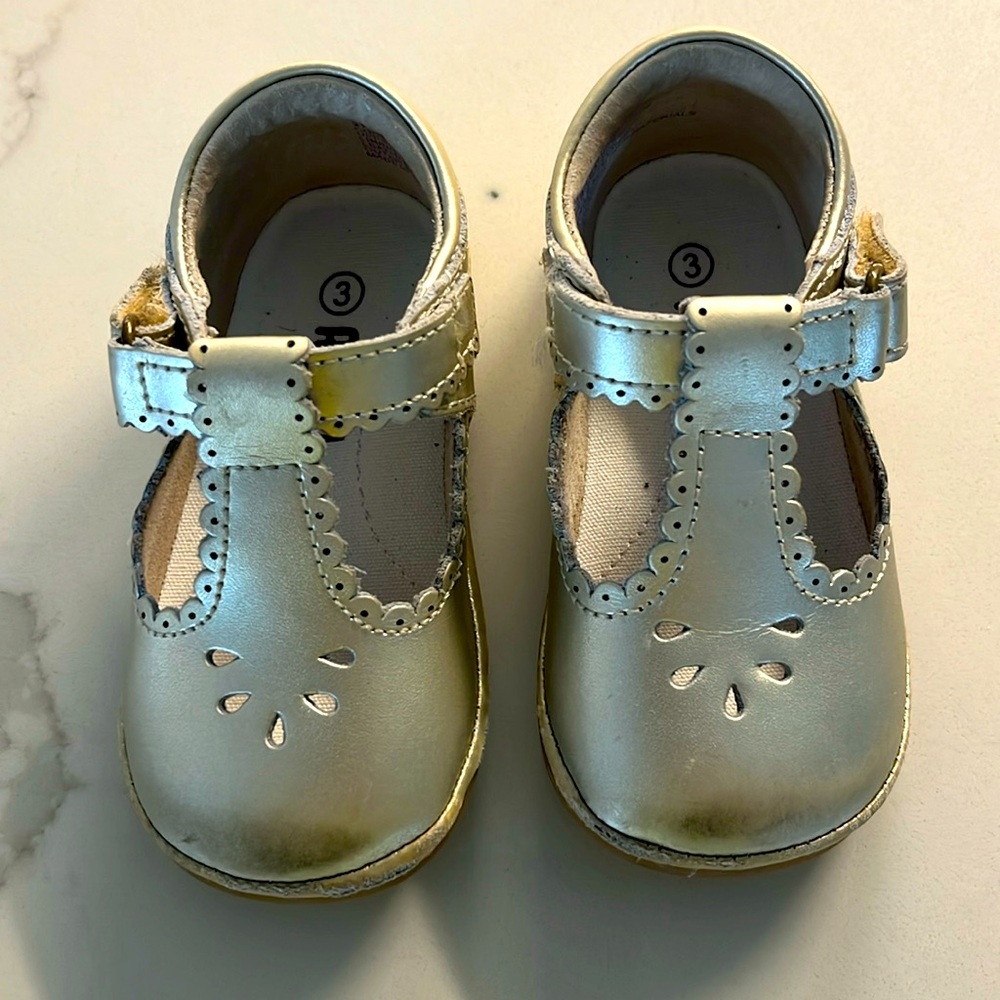 Baby girl scalloped Mary Jane